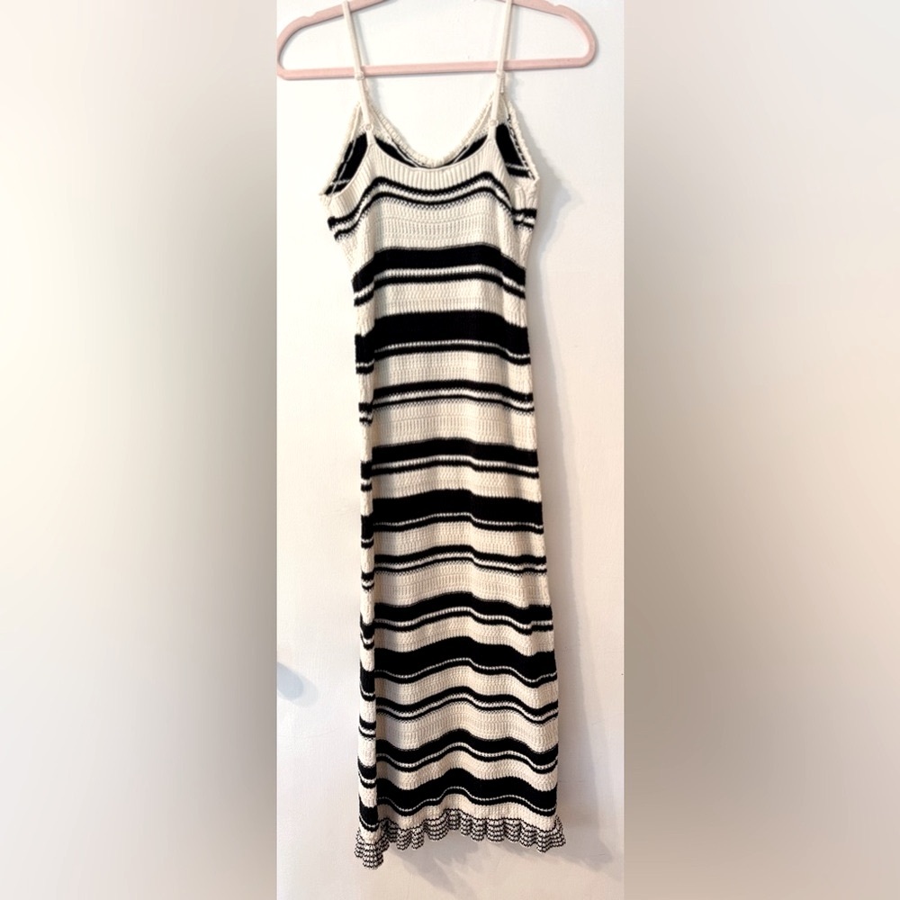 Black and White Knit Stripe Dress - Picture 4 of 7